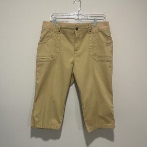 Lee Relax fit Capri, Size 12 medium Beige, Khakis